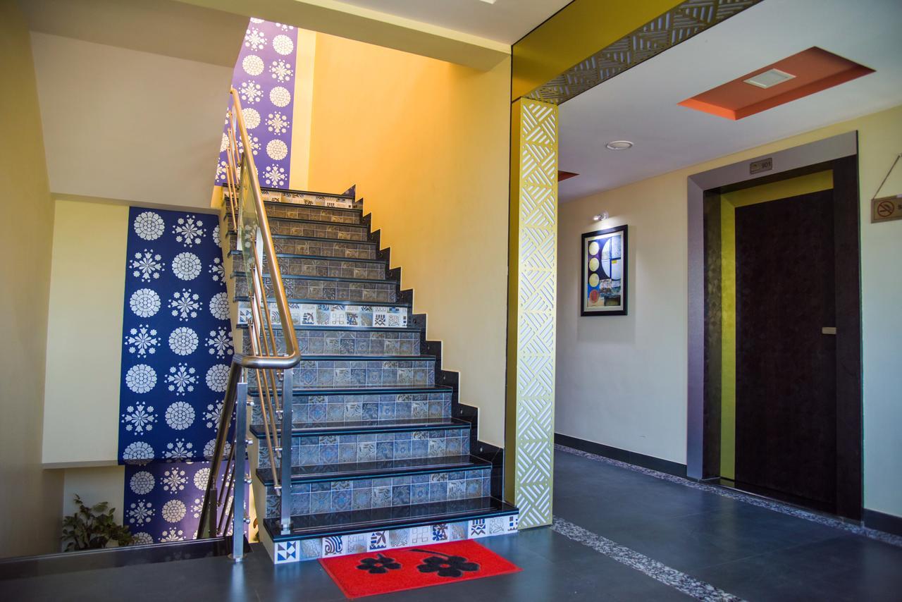 Hotel Tulsi Residency Бхудж Экстерьер фото
