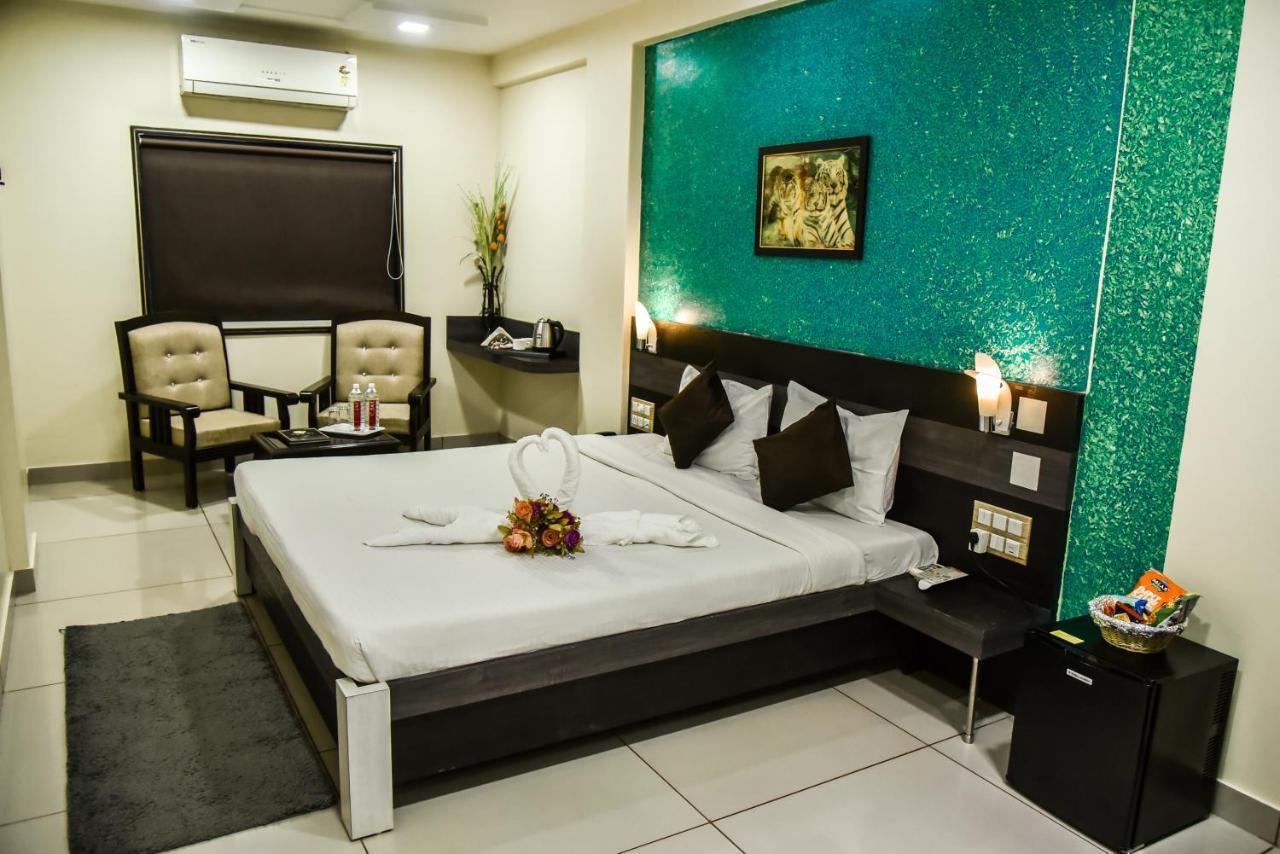 Hotel Tulsi Residency Бхудж Экстерьер фото